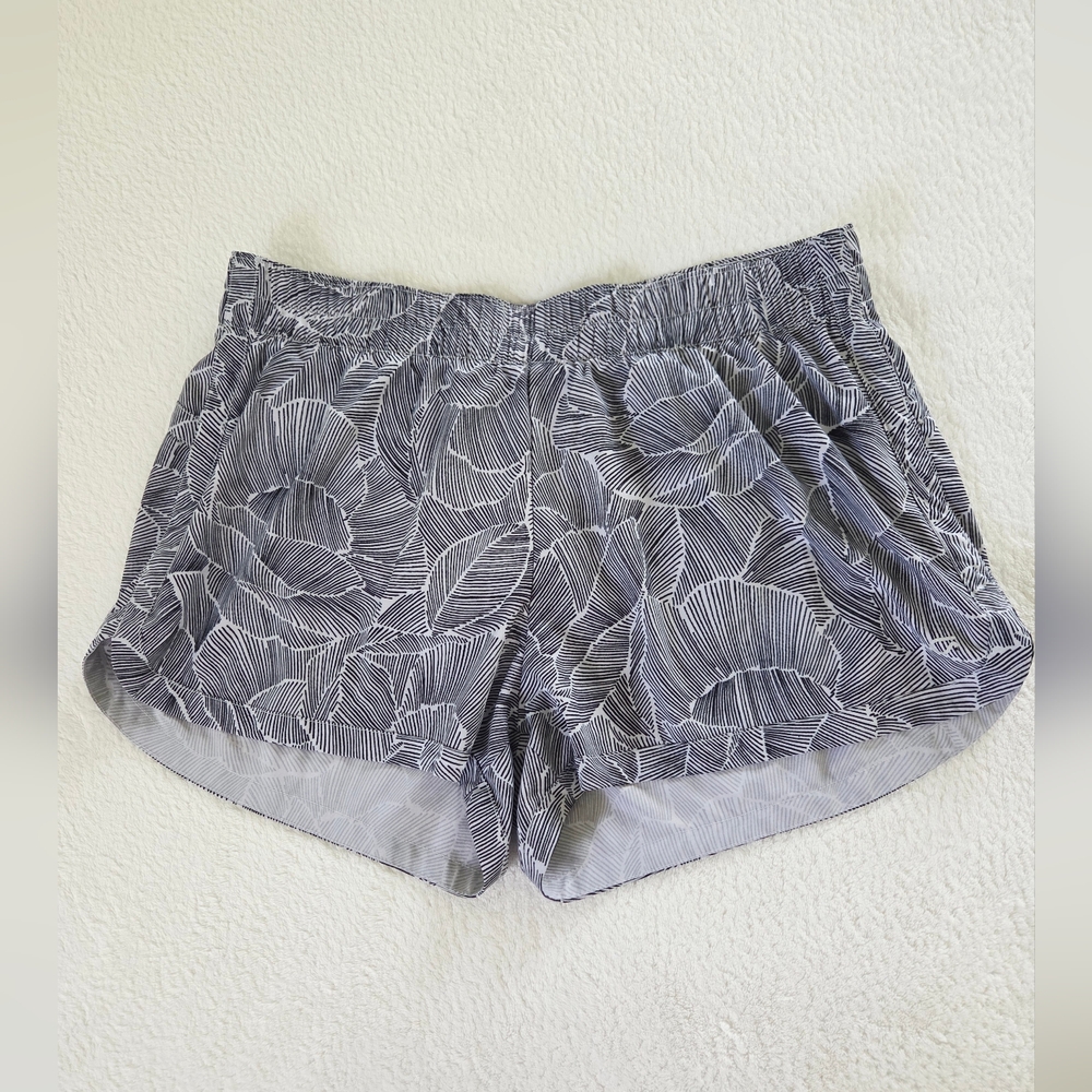 GAP✨️ Women's Black and White Patterned Athletic Shorts Size L